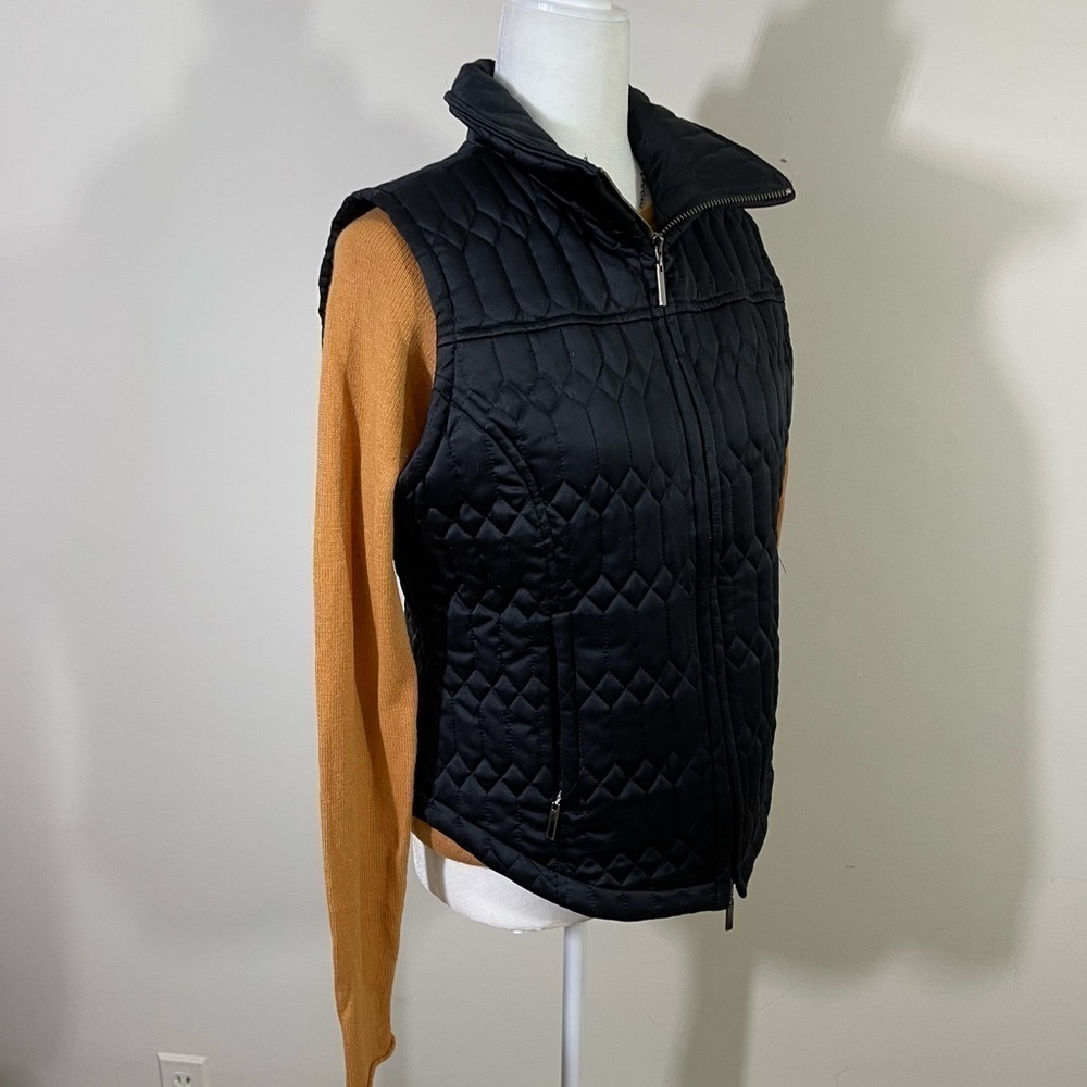 Context sz med black quilted vest in very soft fabric
